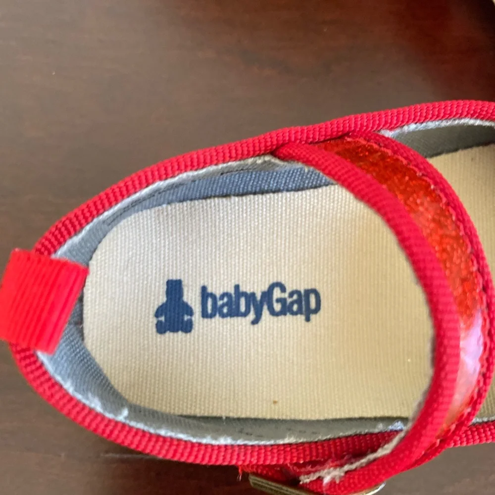 BABYGAP ❤️RED❤️ GLITTER VELCRO STRAP DRESS UP BABY SHOES SIZE 3-6months 🌟EUC🌟